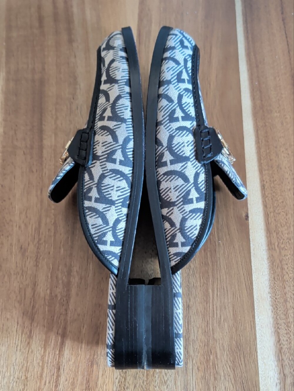 Salvatore Ferragamo Black & Ivory Logo Jacquard Gancini Mules - Picture 5 of 8